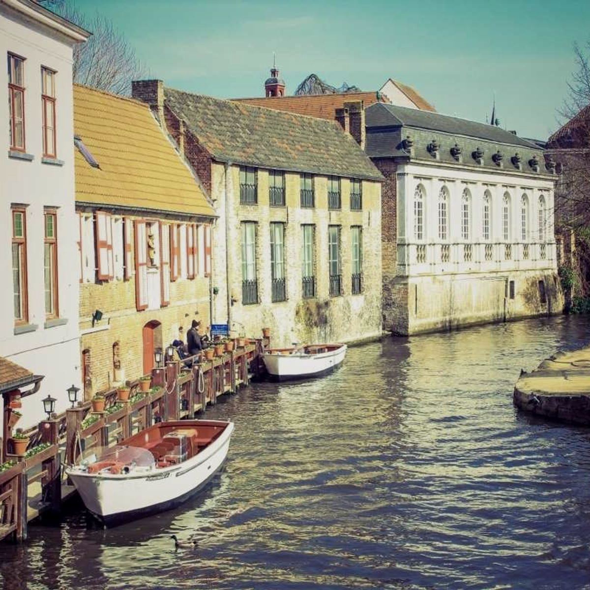 Canal houses and boats on a quiet Dutch morning